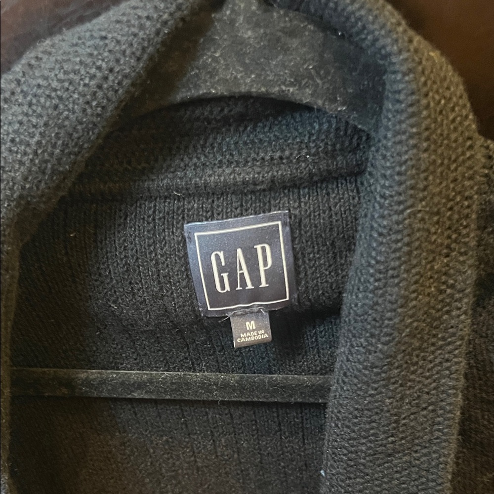 GAP Classic Black Cardigan - Picture 2 of 3
